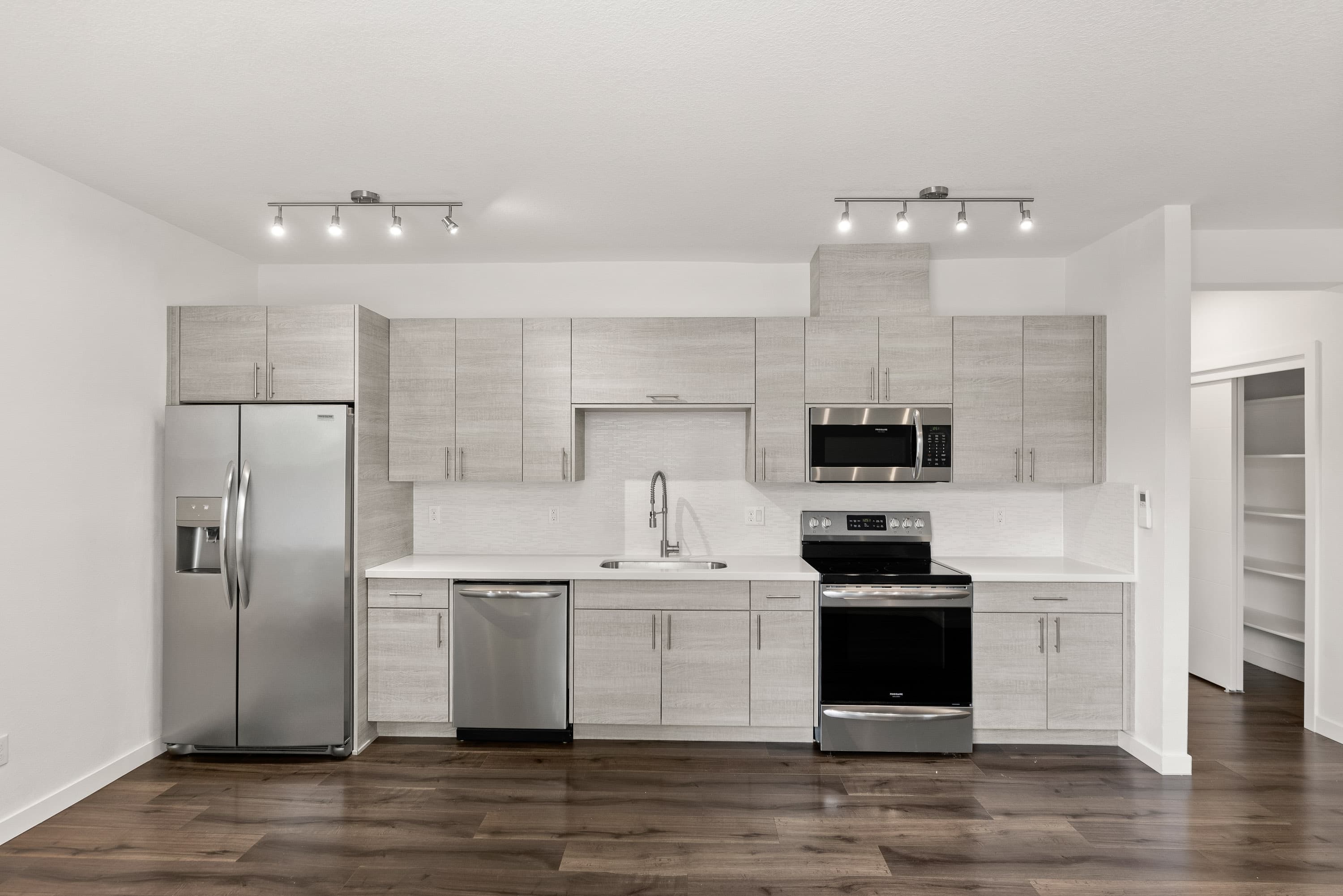 Gourmet Kitchen & Quartz Counters